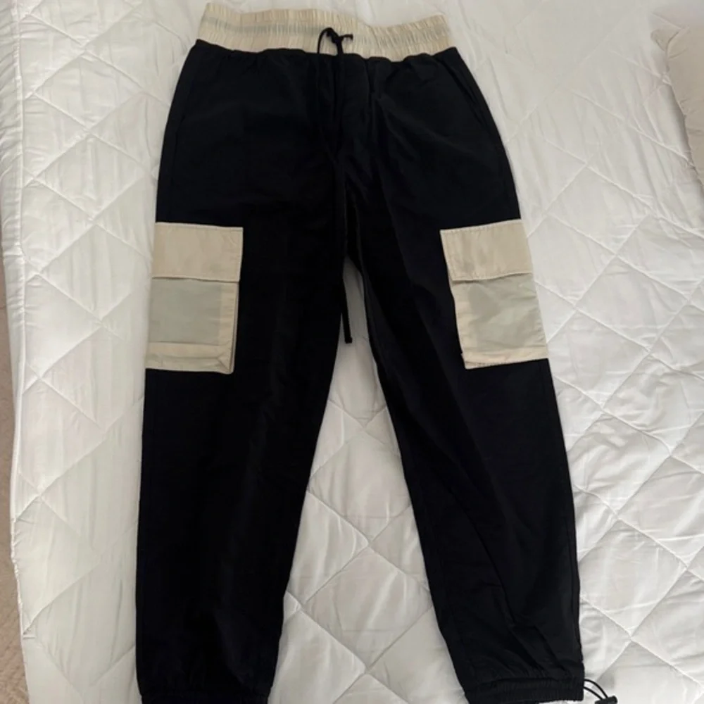 Elwood Windbreaker Nylon Cargo Pant never worn size s